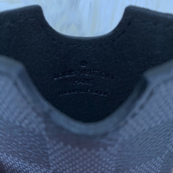 Authentic Louis Vuitton black & charcoal damier graphite iphone 4 hard case - Picture 11 of 12